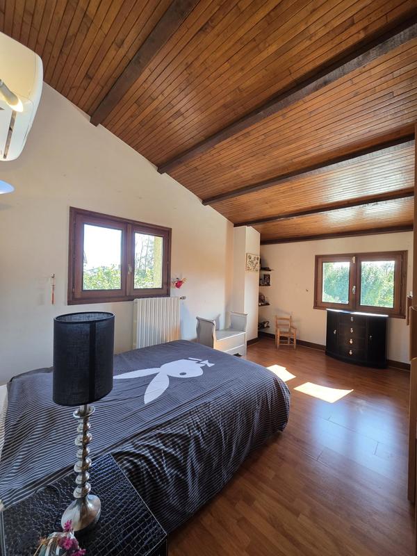 Maison - 246 m² - 10 pièces