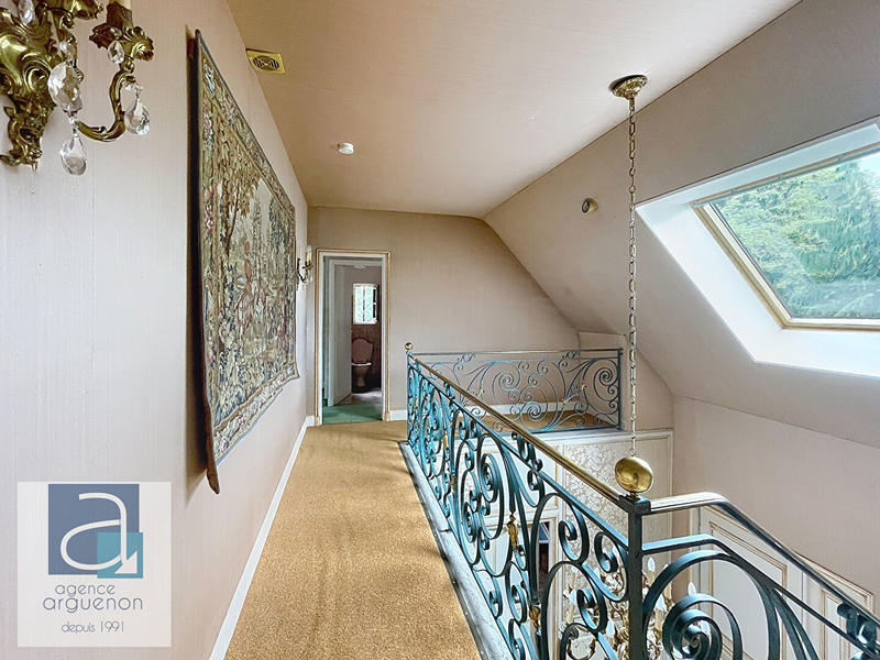 Maison - 290 m² - 10 pièces