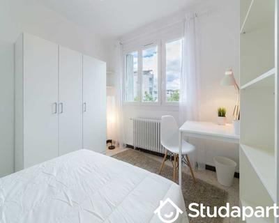 Chambre - 100 m² - 1 pièce