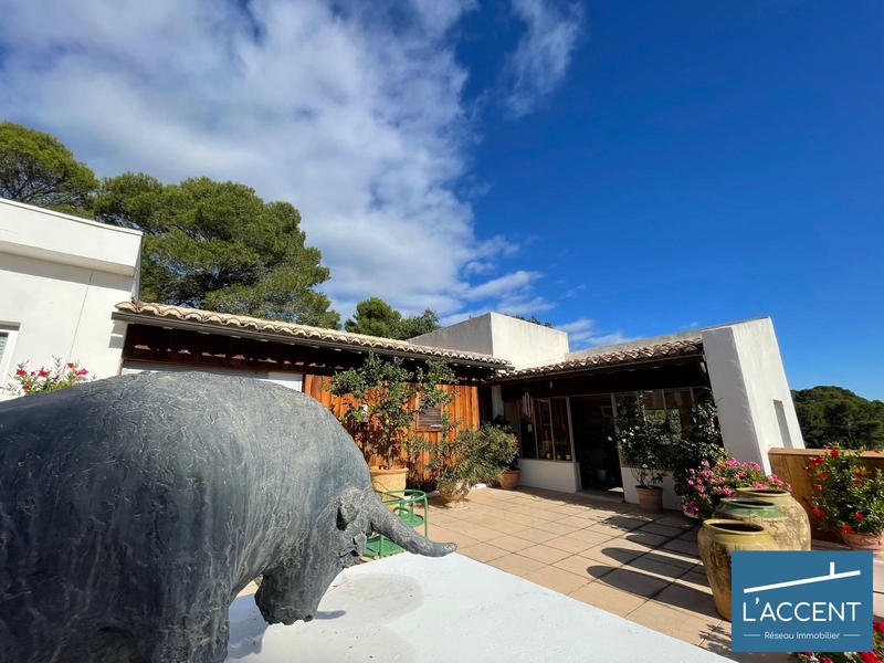 Maison - 375 m² - 15 pièces