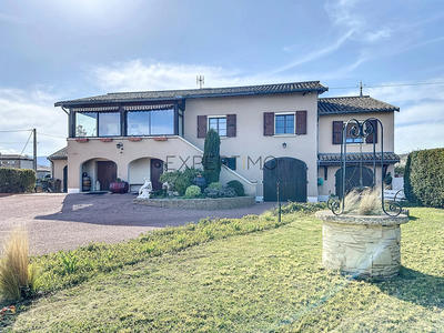 Propriété - 220 m² - 9 pièces