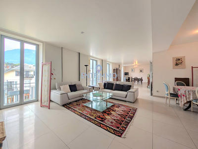 Appartement - 200 m² - 6 pièces