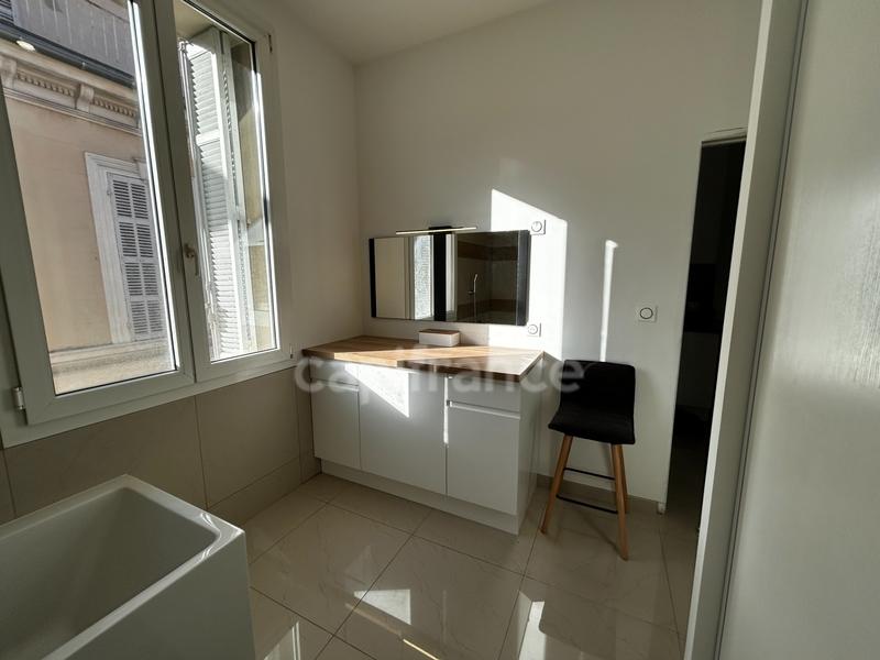 Appartement - 75 m² - 3 pièces