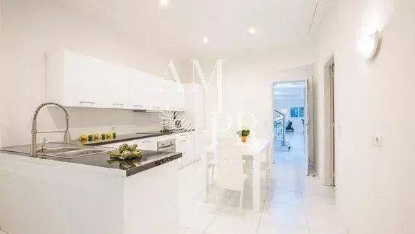 Propriété - 495 m² - 8 pièces