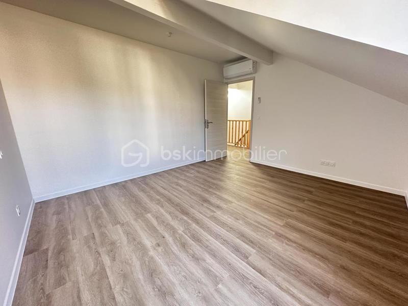 Maison - 827 m² - 35 pièces