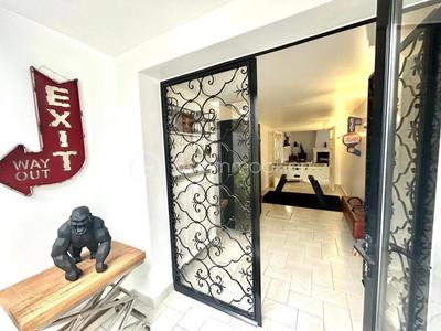 Demeure - 251 m² - 8 pièces