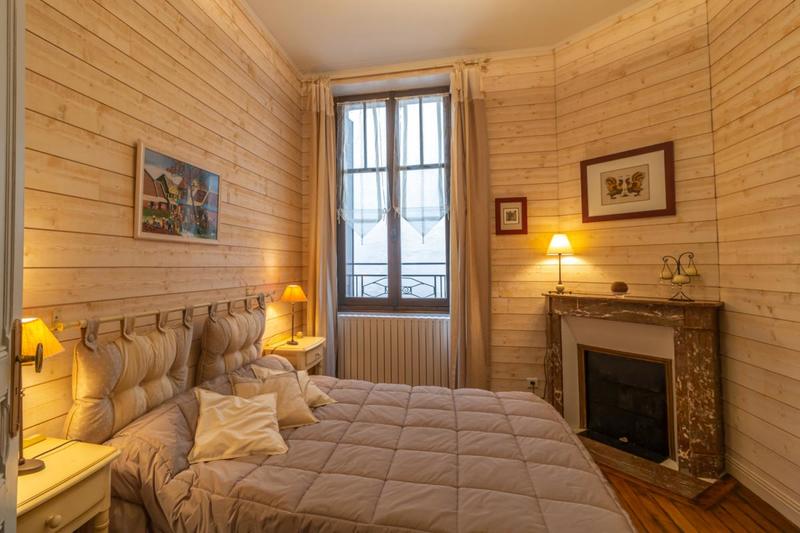 Maison - 233 m² - 9 pièces