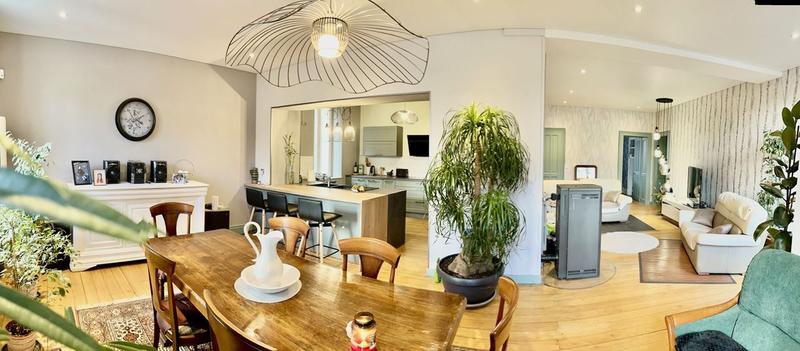 Appartement - 127 m² - 6 pièces