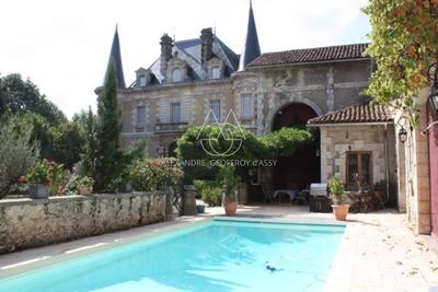Château - 1 050 m² - 25 pièces