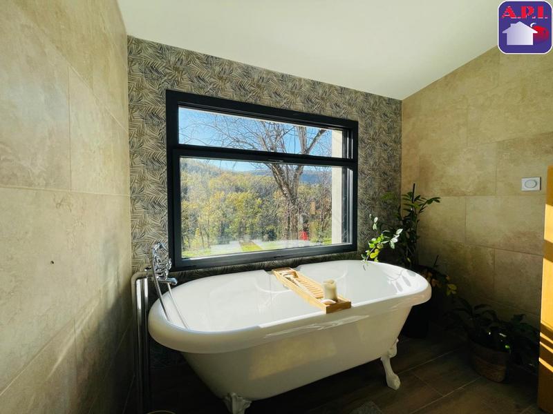 Maison contemporaine - 270 m² - 4 pièces