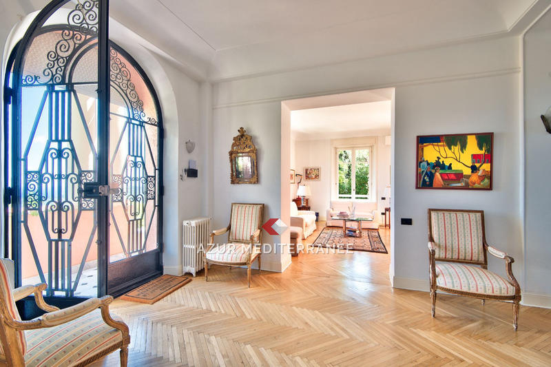 Villa - 240 m² - 6 pièces