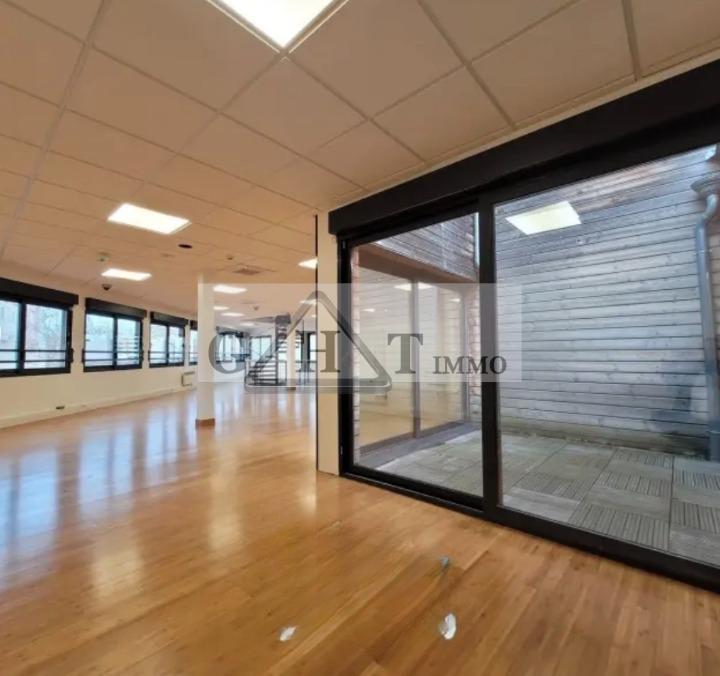 Entrepôt - 812 m²
