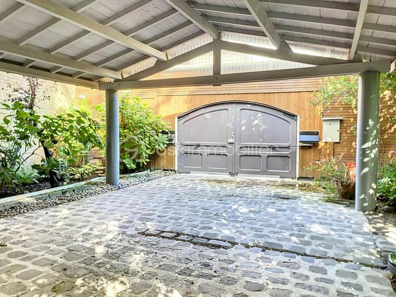 Demeure - 352 m² - 8 pièces