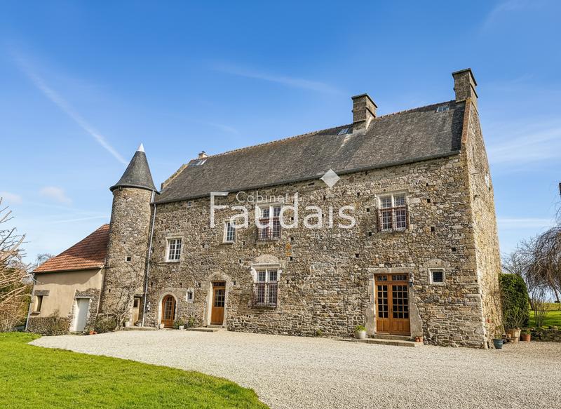 Maison - 280 m² - 10 pièces