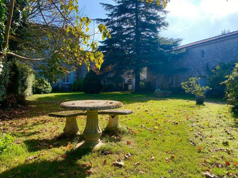 Demeure - 594 m² - 15 pièces