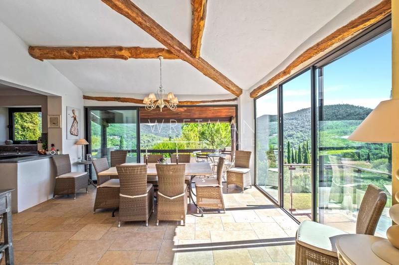 Villa - 192 m² - 9 pièces