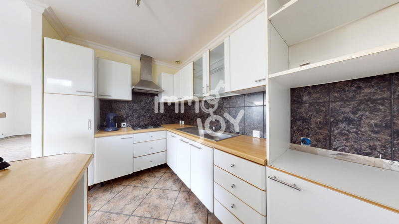 Maison - 121 m² - 5 pièces