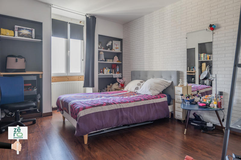 Maison - 230 m² - 10 pièces