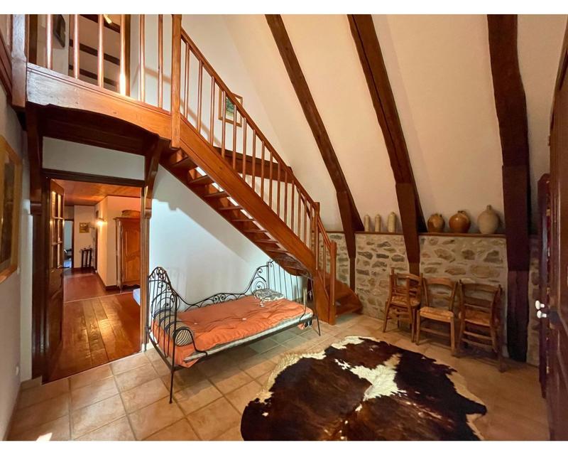 Maison - 300 m² - 20 pièces