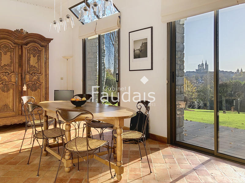 Maison - 300 m² - 7 pièces