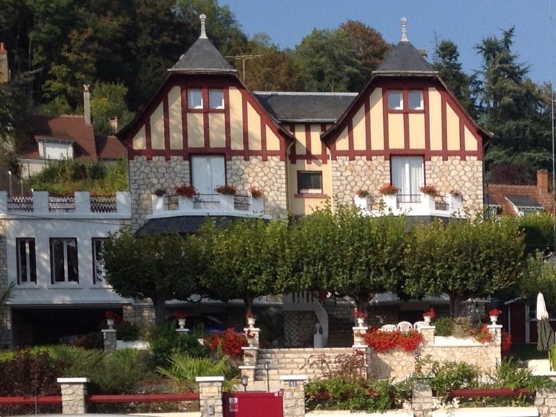 Maison - 225 m² - 9 pièces