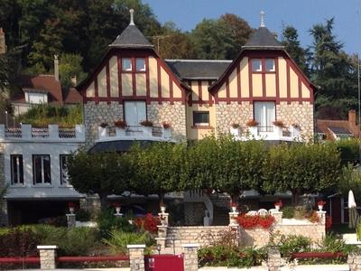 Maison - 225 m² - 9 pièces