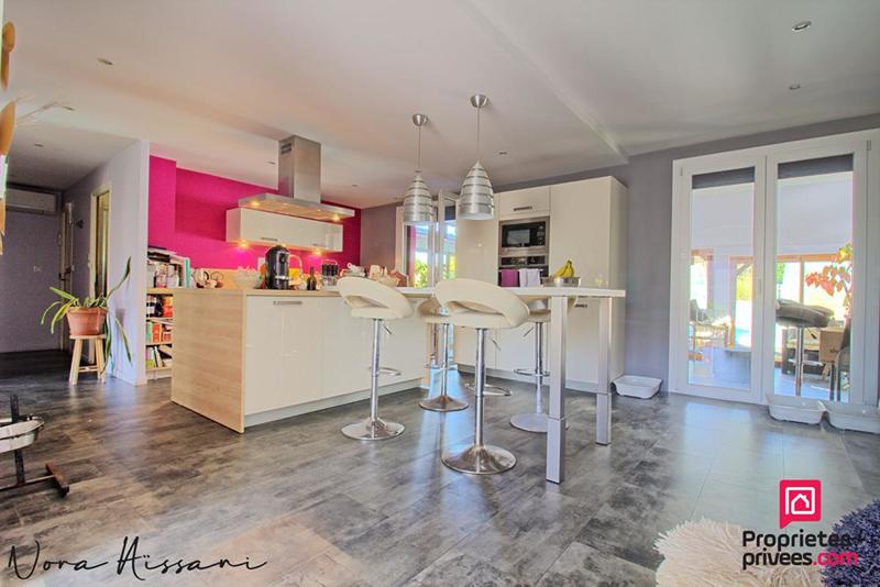 Maison - 880 m² - 7 pièces