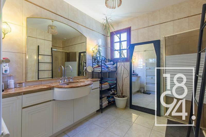 Maison - 180 m² - 6 pièces