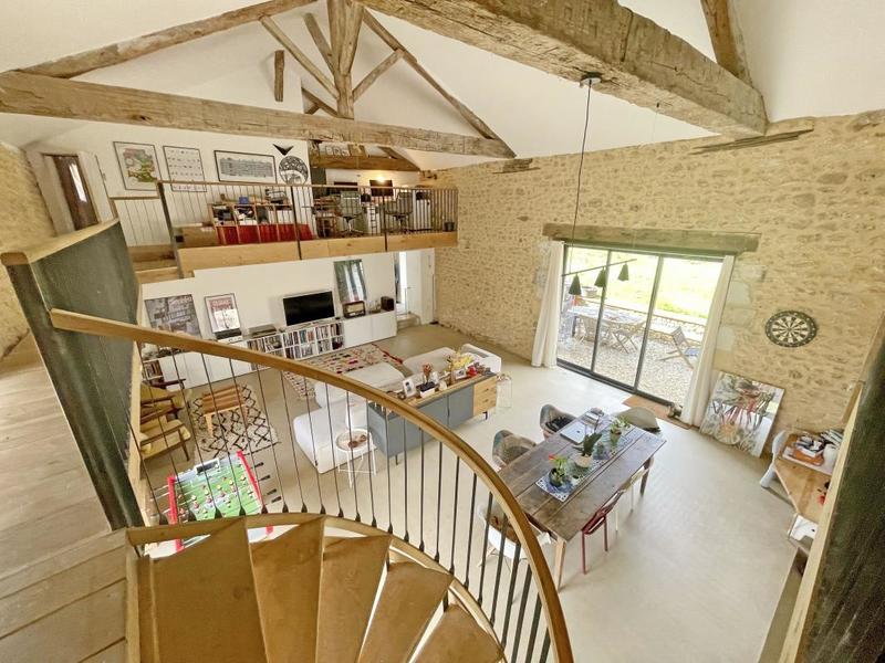 Maison en pierre - 228 m² - 8 pièces