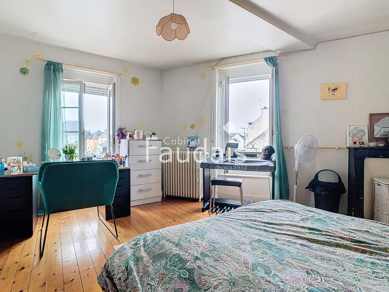 Maison - 248 m² - 10 pièces