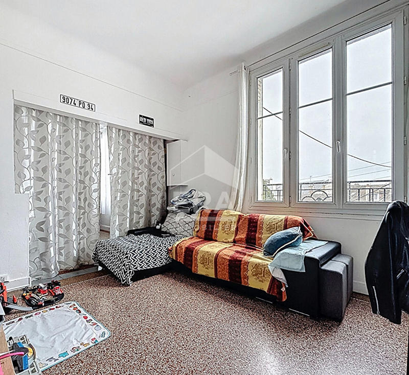 Immeuble - 9 m² - 11 pièces