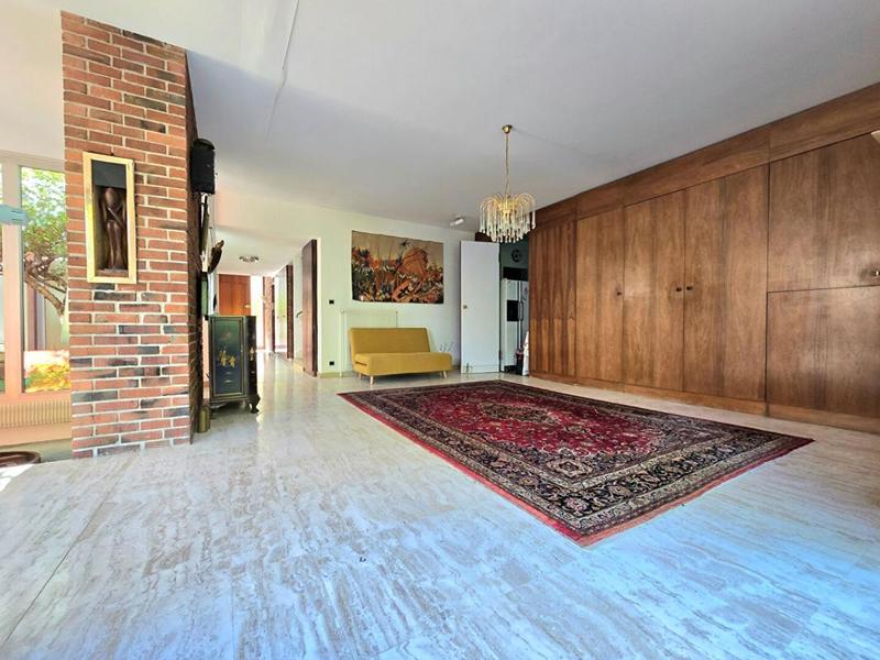 Maison - 280 m² - 9 pièces