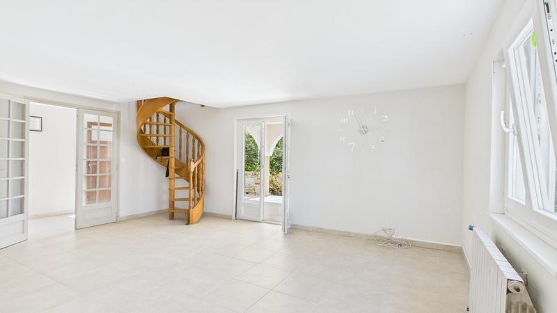 Maison - 270 m² - 13 pièces