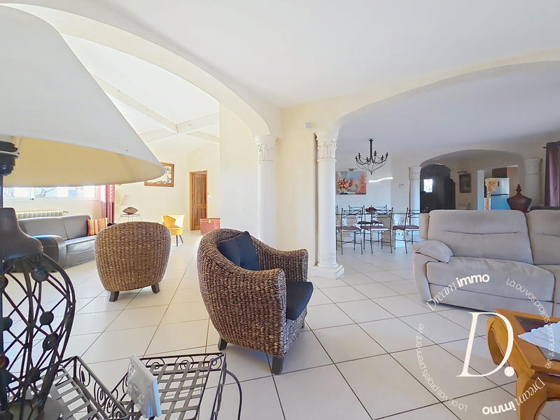 Villa - 270 m² - 8 pièces
