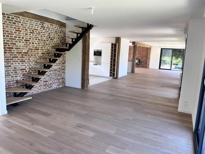 Propriété - 205 m² - 6 pièces