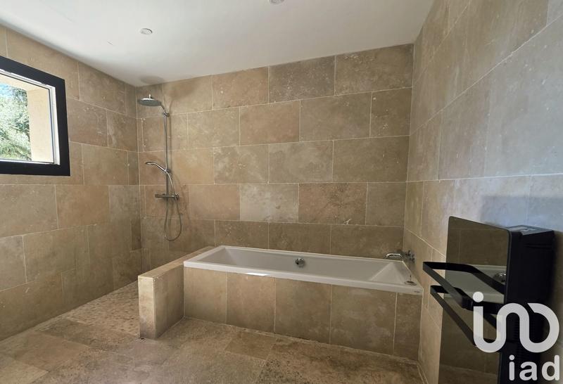 Maison - 240 m² - 8 pièces