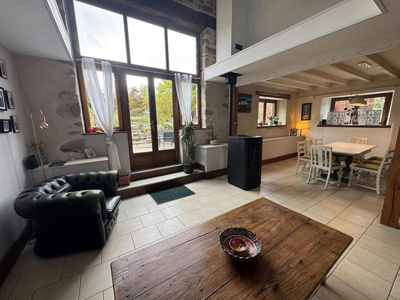 Maison - 220 m² - 7 pièces