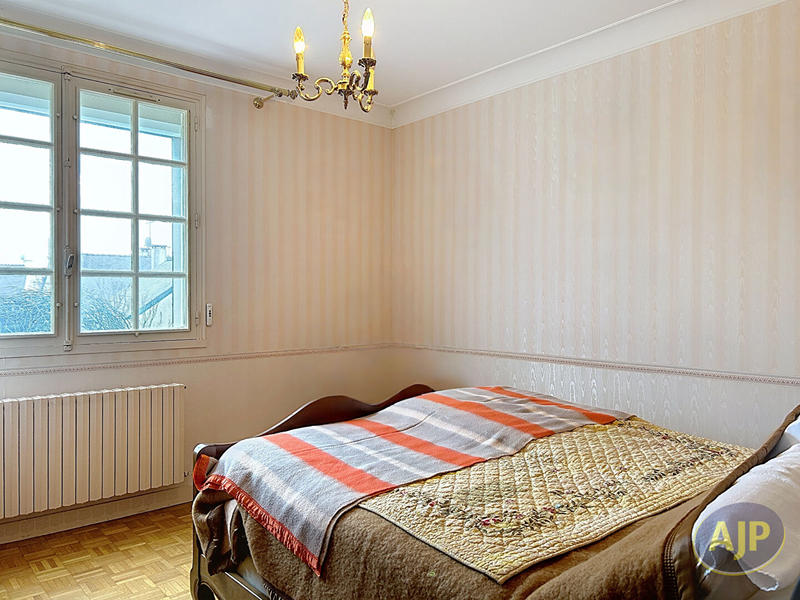 Maison - 155 m² - 9 pièces