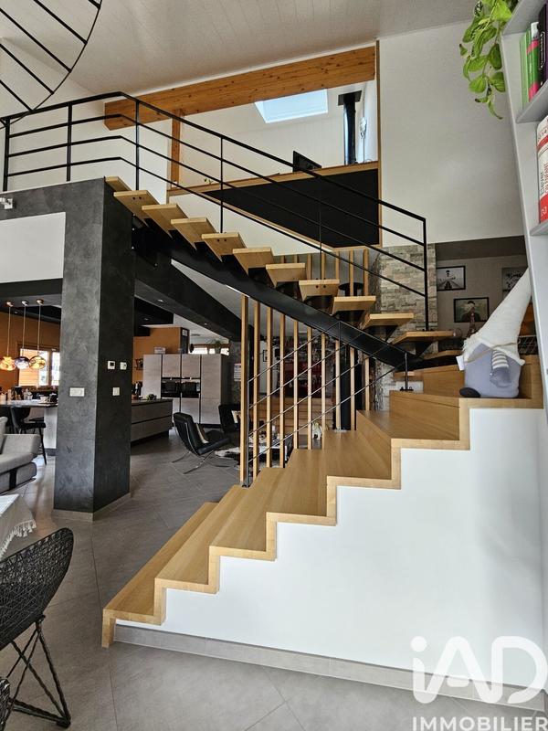 Maison - 197 m² - 4 pièces