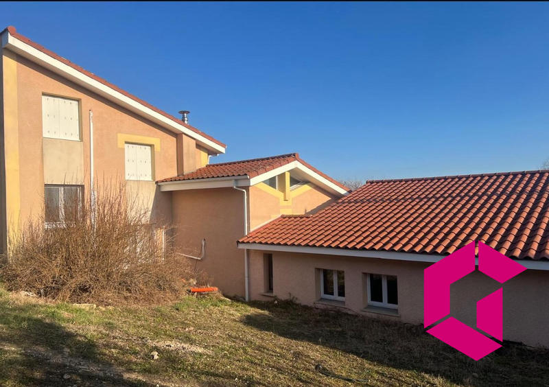 Maison ancienne - 290 m² - 8 pièces