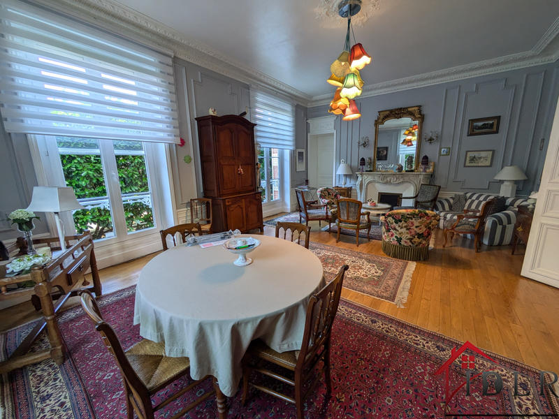 Villa - 270 m² - 12 pièces