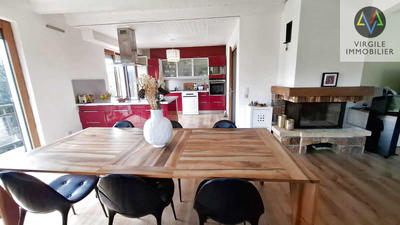 Maison - 242 m² - 10 pièces