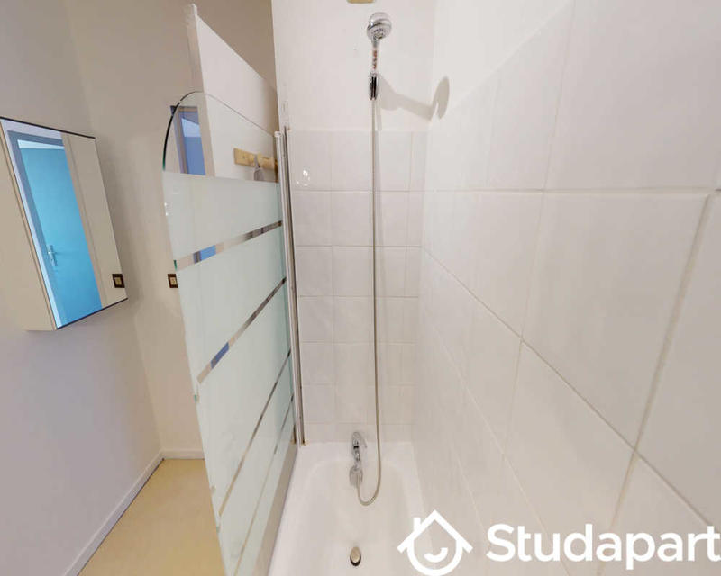 Chambre - 90 m² - 1 pièce