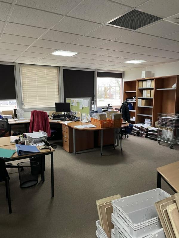 Bureau - 713 m²