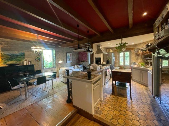 Bastide - 250 m² - 10 pièces
