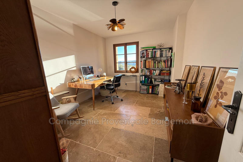 Maison - 200 m² - 2 pièces