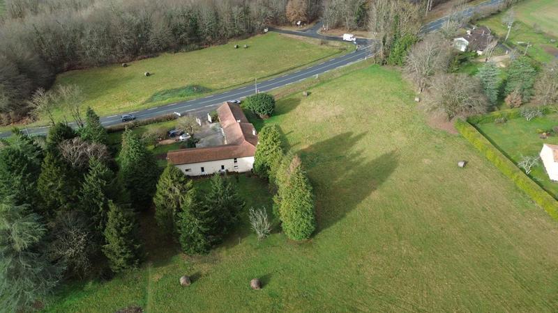 Maison - 247 m² - 7 pièces