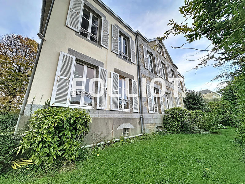 Maison - 235 m² - 12 pièces