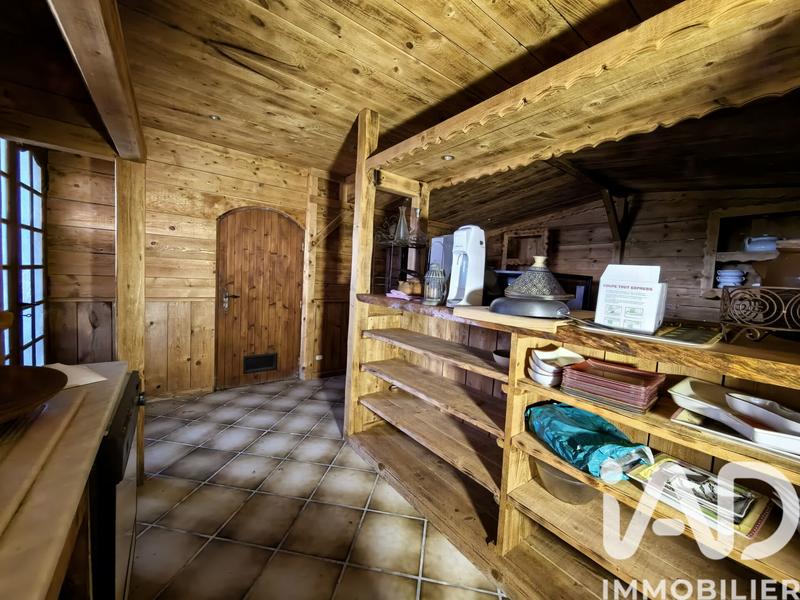 Maison - 332 m² - 11 pièces