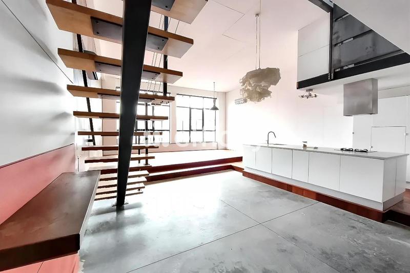 Loft - 138 m² - 3 pièces